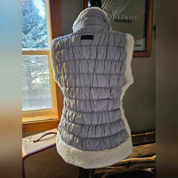 LIKE NEW! CALVIN KLEIN GREY WITH FLEECE TRIM VEST WOMEN'S LARGE - Picture 3 of 12